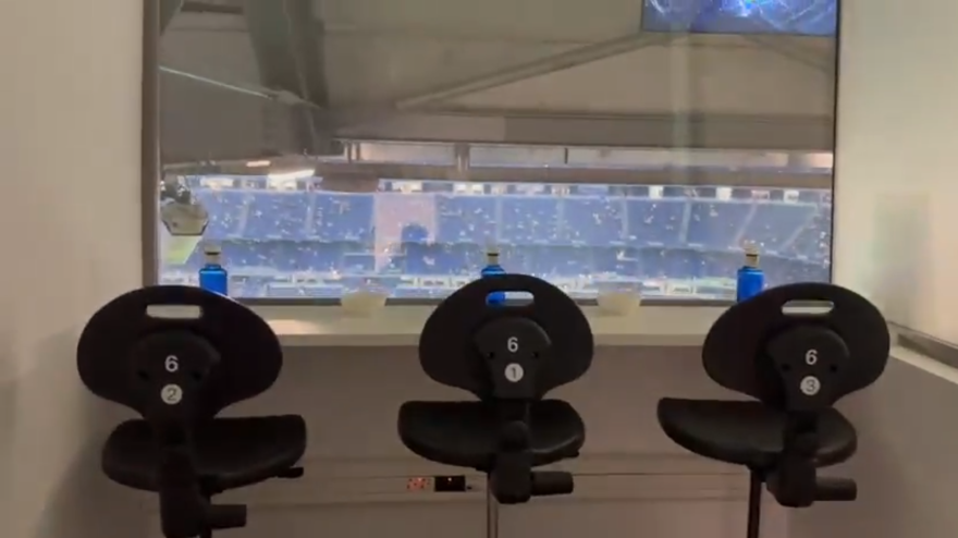 La cabina de José Mourinho en el Bernabéu