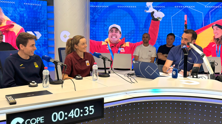 Oriol Cardona y Ana Alonso, en el estudio de el Partidazo de COPE junto a Juanma Castaño