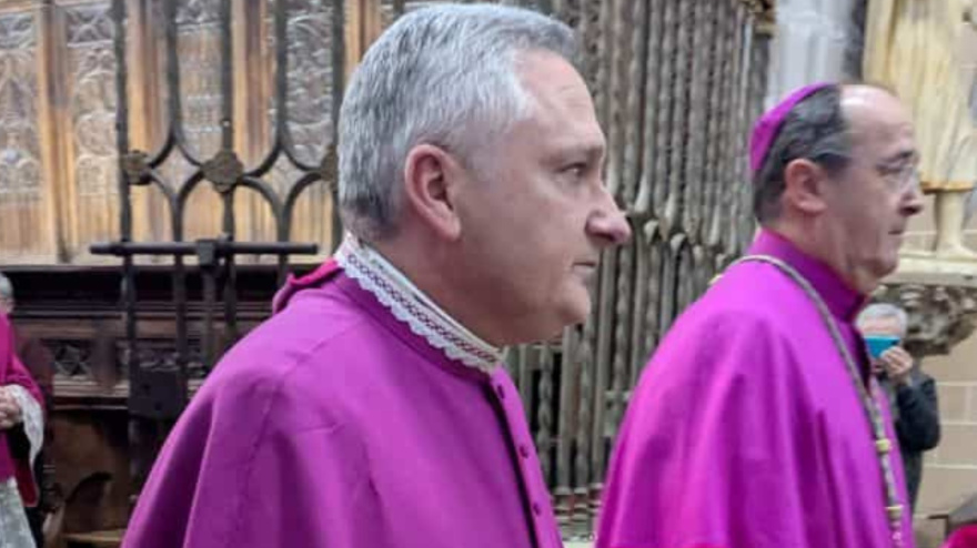 El deán de la catedral de Coria, el sacerdote Francisco Javier Romero Rodríguez y el obispo de Coria Cáceres, D. Jesús Pulido