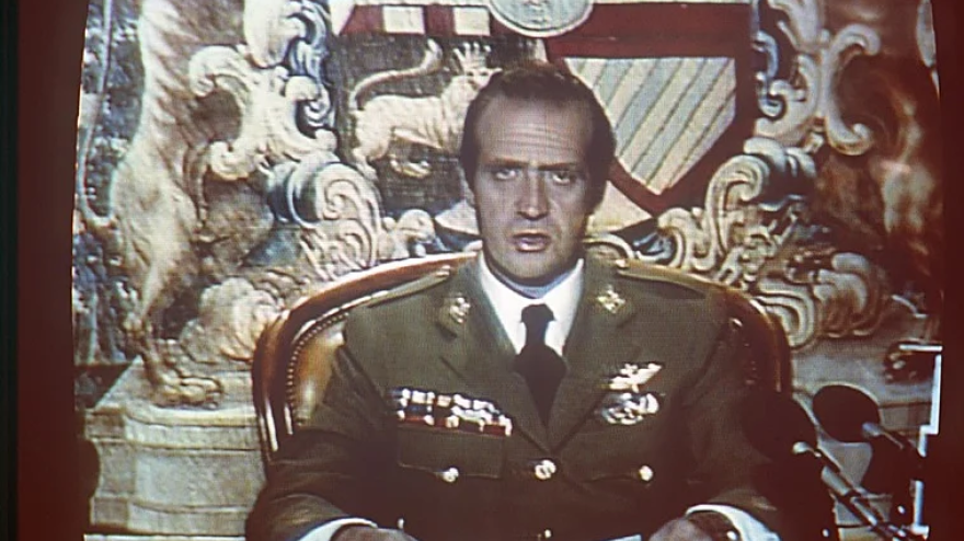Juan Carlos I durante su discurso emitido el 23F
