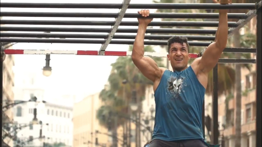 Los participantes deben superar diversos obstáculos