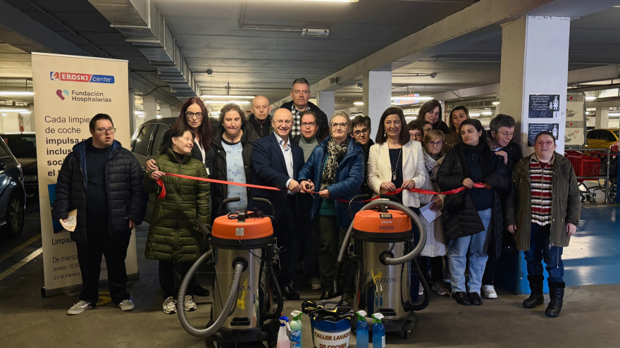 Inauguración do servicio de limpeza do Eroski Center de Betanzos