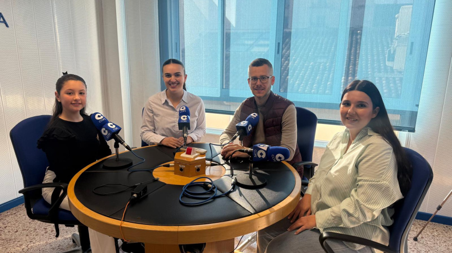 Elia Lull, fallera mayor infantil de Dénia, Paula Argudo, fallera mayor de Dénia, Christian Pellicer, presidente de la Junta Local Fallera de Dénia y Mireia Asunción Malonda, pregonera de las fiestas