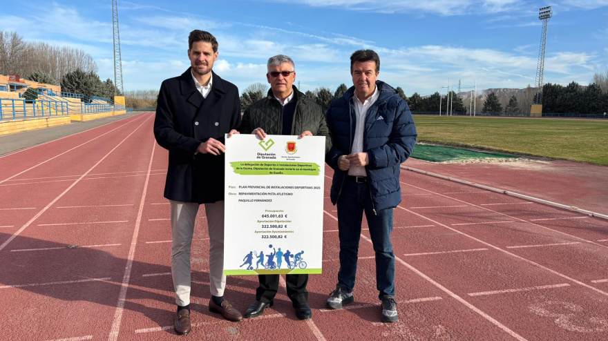 Diputación y el Ayuntamiento de Guadix destinarán más de 645.000 euros para la repavimentación integral de la pista de atletismo ‘Paquillo Fernández