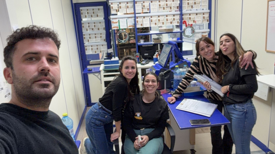 Los empleados de la administración, celebrando la noticia