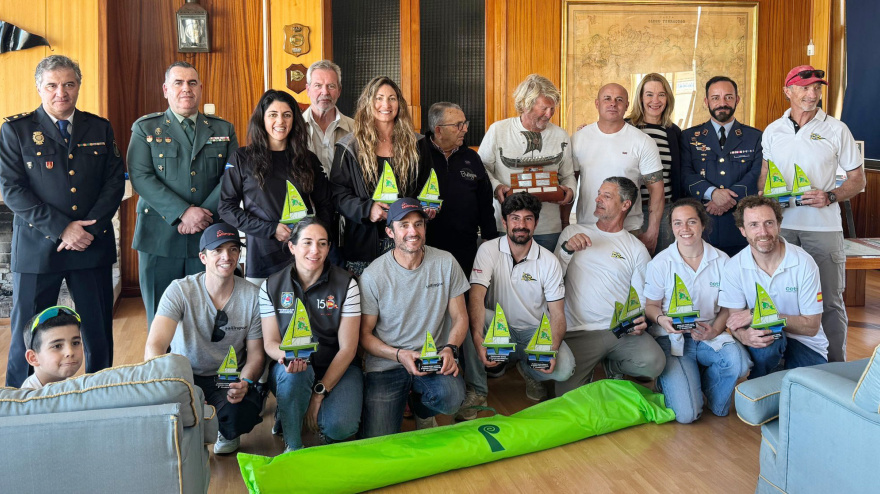 Foto de familia de los premiados