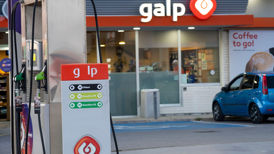Los surtidores de gasóleo y gasolina ya están listos para su uso en la gasolinera portuguesa Galp de Alicante.