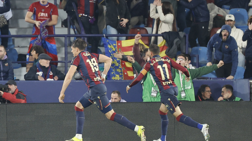 Espí celebra su segundo gol contra el Alavés en el Levante - Alavés
