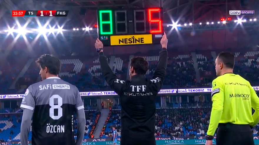 El turco Ozcan ya estaba listo para ingresar en el terreno de juego, pero Kranevitter se negó a ser cambiado.