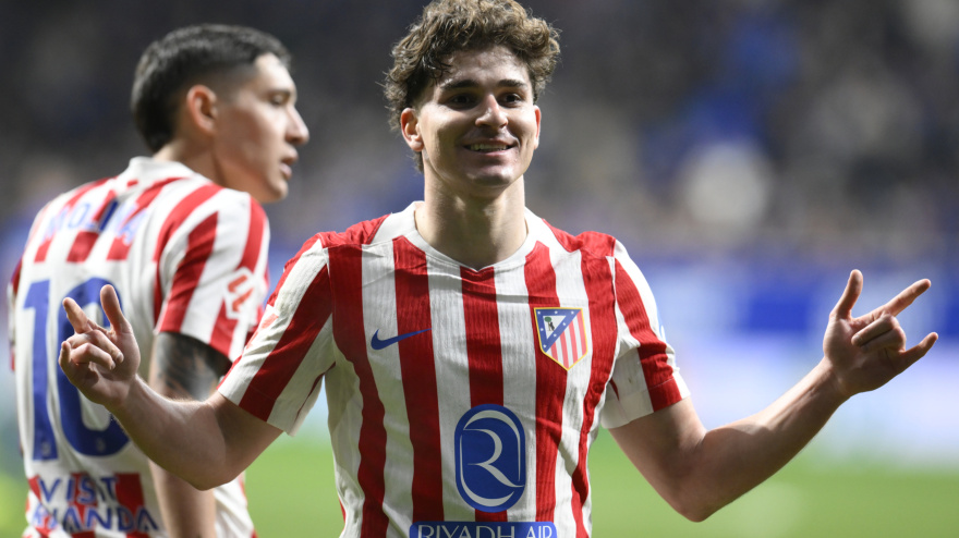 Julián Álvarez celebra su gol en el Oviedo-Atlético