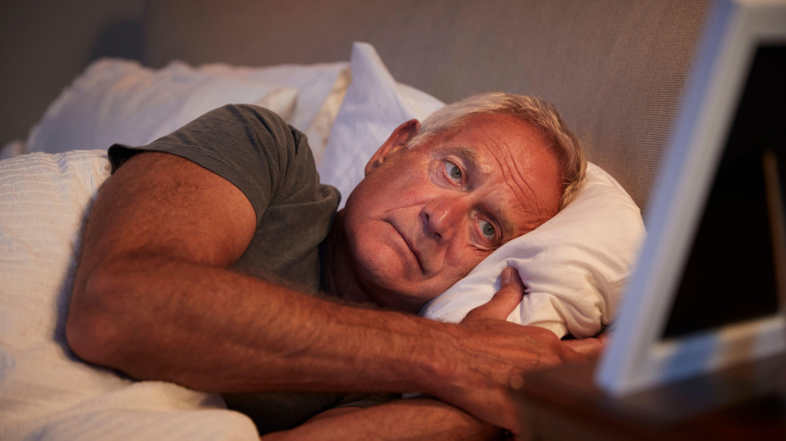 2HDR62C loneliness, mourning, widower, widowers