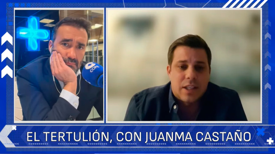 Juanma Castaño conversa con el Secretario de la Federación Española de Fútbol, Álvaro De Miguel