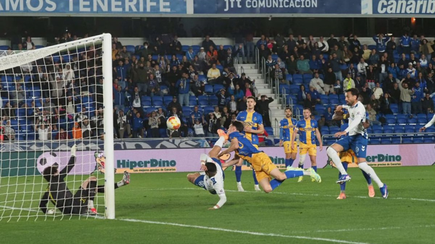 La acción de la roja a Fabricio.