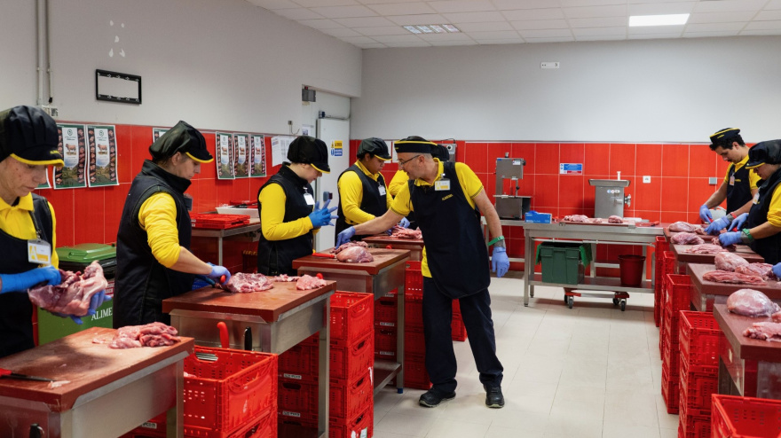 Formación a personal de carnicería de Alimerka