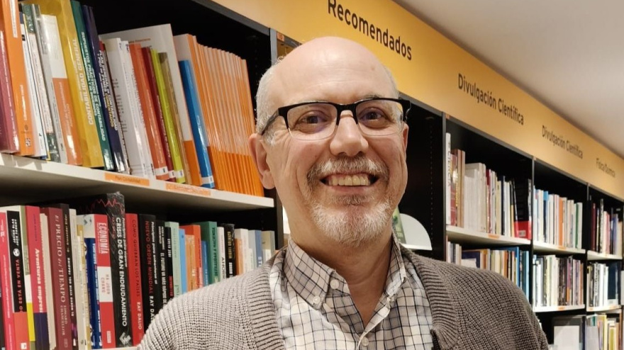 Alfredo Quirós, gerente de la Librería Cervantes