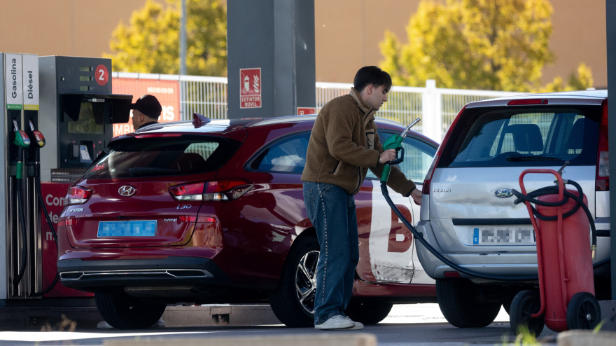 Las gasolineras alertan de la inminente subida del gasoil tras dispararse su coste un 20%