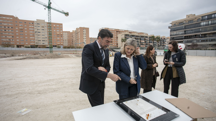 Alicante y la Generalitat instalarán zonas de sombra en los patios delos centros educativos