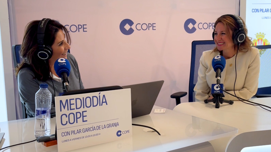 La alcaldesa de Castellón, Begoña Carrasco, durante la entrevista con Pilar García de la Granja