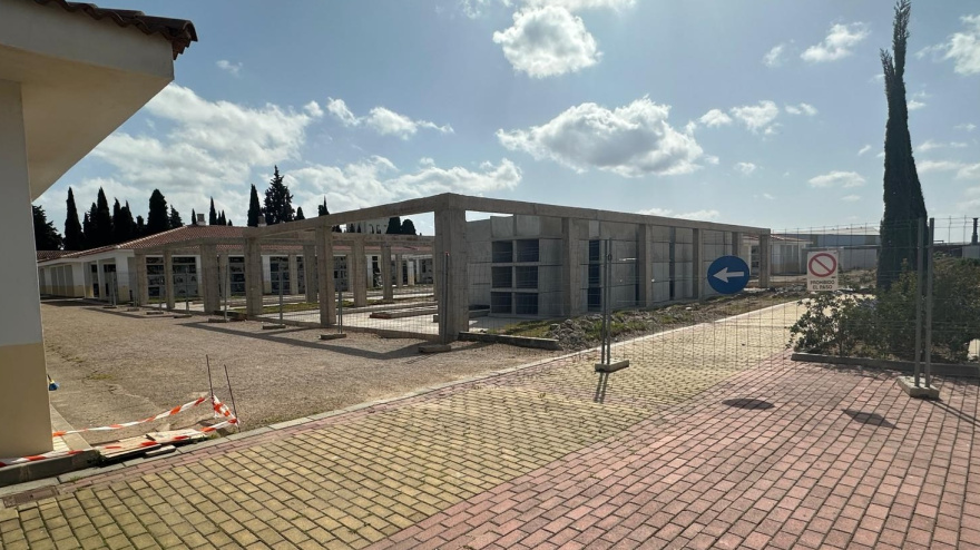 Obras de nichos en el cementerio de Almendralejo