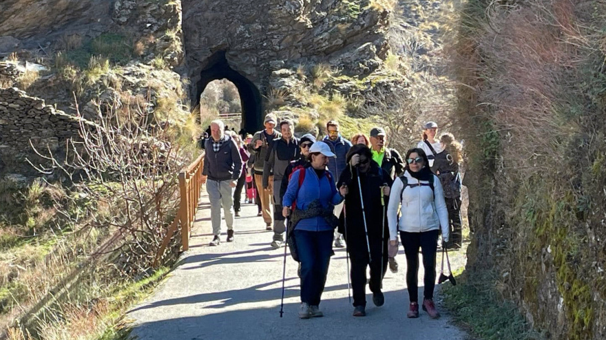 Senderistas en una de las rutas del programa