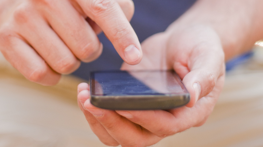 Una alerta llega a un teléfono móvil