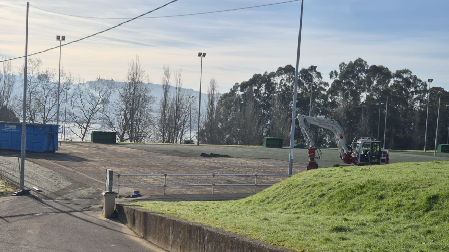 Inicio de las obras en el campo de fútbol de Caranza