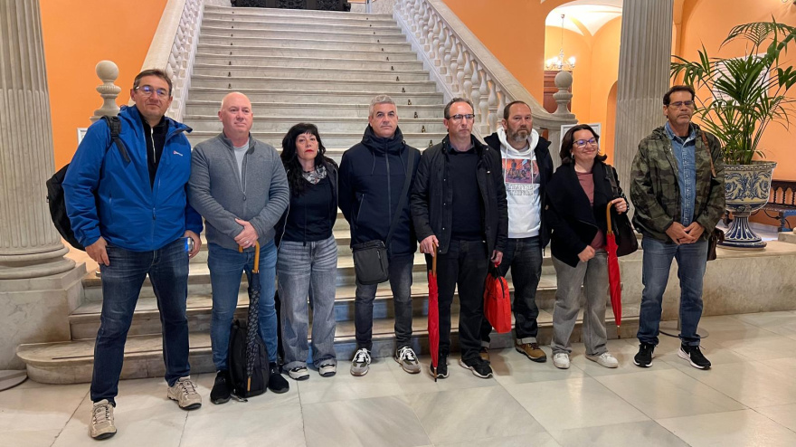Encierro de los sindicatos del comité de empresa del Ayuntamiento de Sevilla en la Casa Consistorial