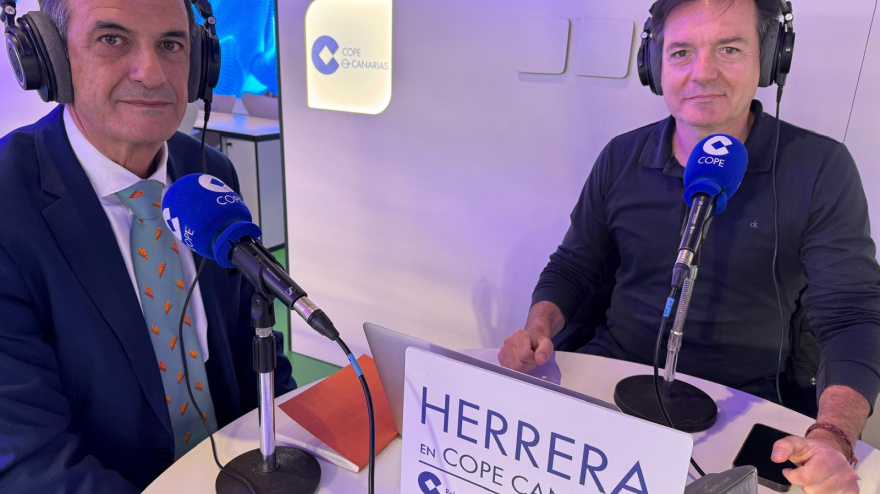José Juan Lorenzo (d) con Roberto González de COPE Canarias desde la ITB Berlín 2026