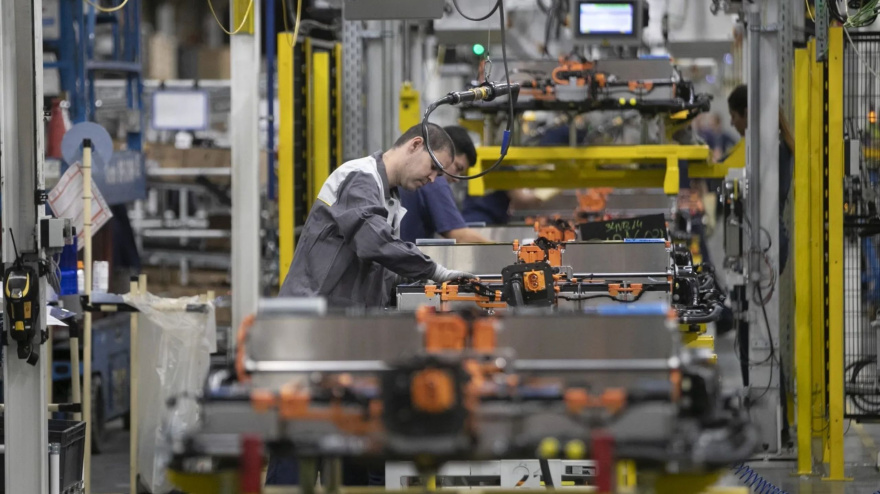 Una cadena de montaje en una imagen de archivo.