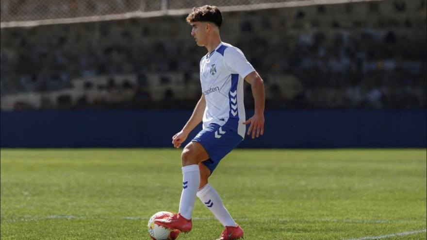 Pau Fernández, en un partido del Tenerife B.