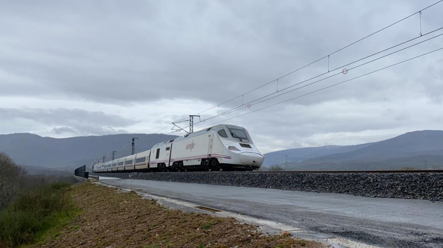 El AVE no para en la estación de A Gudiña desde el 9 de junio del año pasado