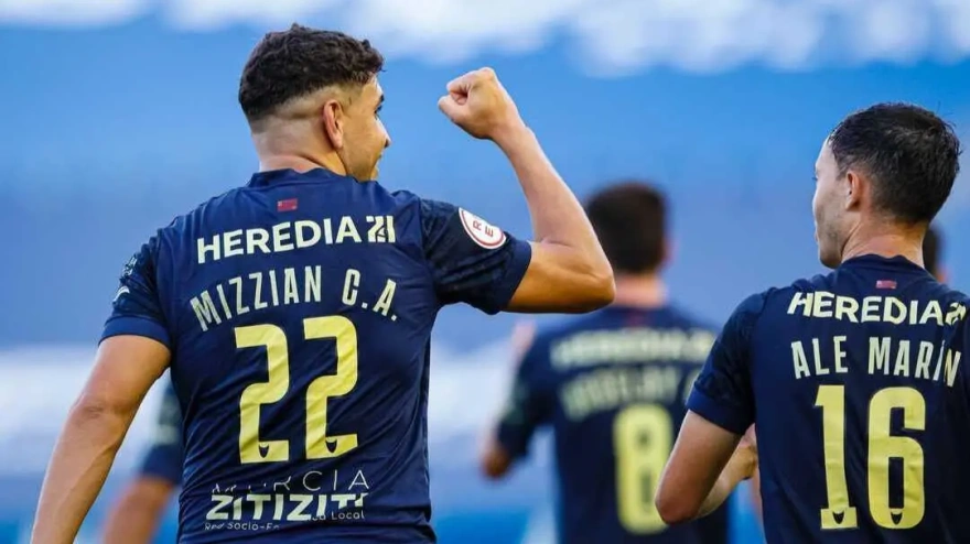 Mizzian compara al UCAM CF con un Lamborghini