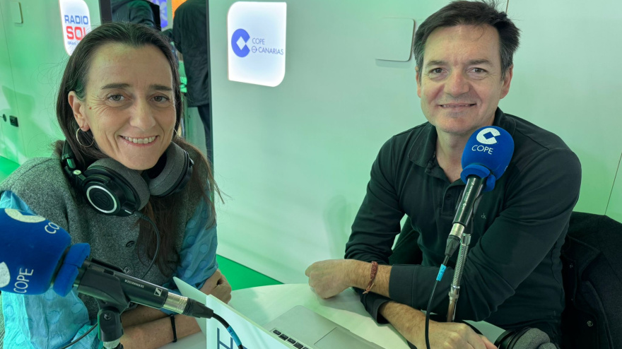 Elena González, dcirectora de Marketing  PROMOTUR Turismo de Canarias y Roberto González, presentador de Hererra en COPE Canarias