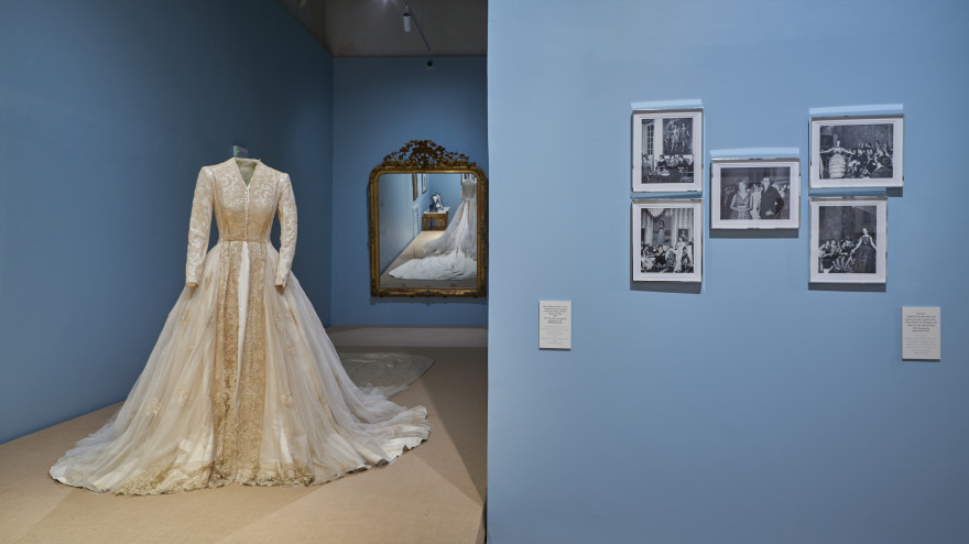 Vestido de novia de la Duquesa de Alba en la exposición "Cayetana Grande de España"