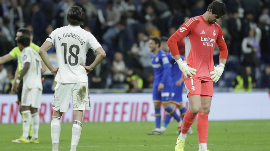 MADRID, 02/03/2026.- El guardameta belga del Real Madrid, Thibaut Courtois, a la finalización del encuentro correspondiente a la jornada 26 de Laliga EA Sports que han disputado este lunes frente al Getafe en el estadio Santiago Bernabéu, en Madrid. EFE / Juanjo Martín.