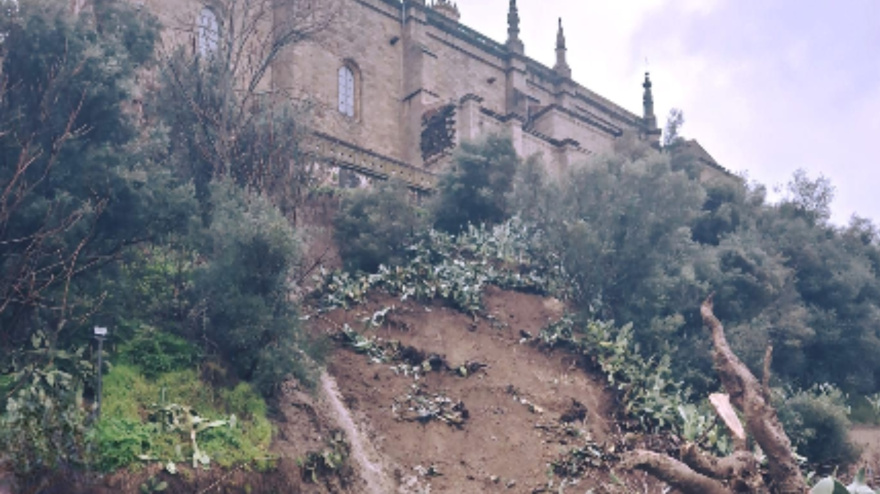 Desprendimiento en la ladera de la catedral de Coria