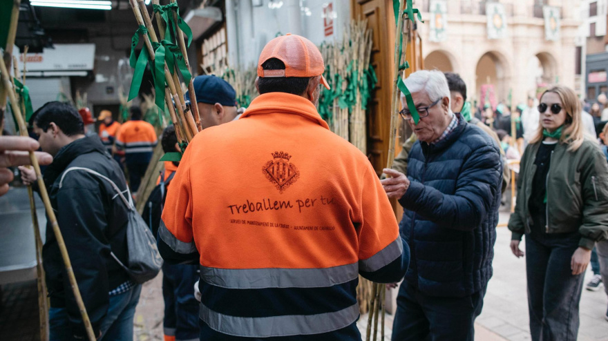 Los castellonenses madrugan e incluso algunas trasnochan, para tener su caña para la romería