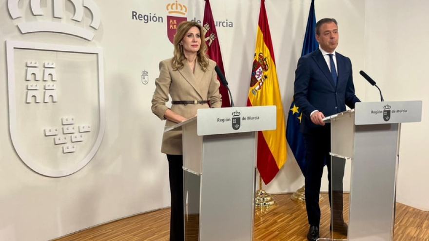 La consejera de Empresa y el de Presidencia al término de la reunión del Consejo de Gobierno de la Región de Murcia