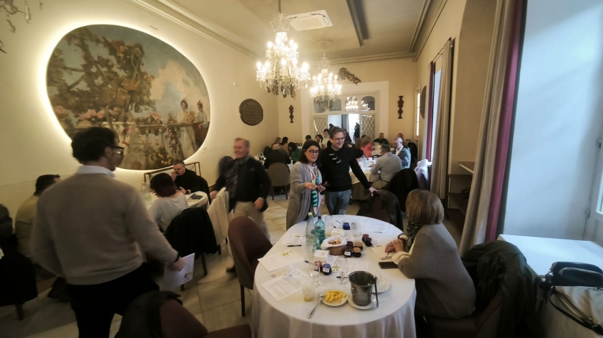 Cata aceite de Oliva en el Círculo de la Amistad