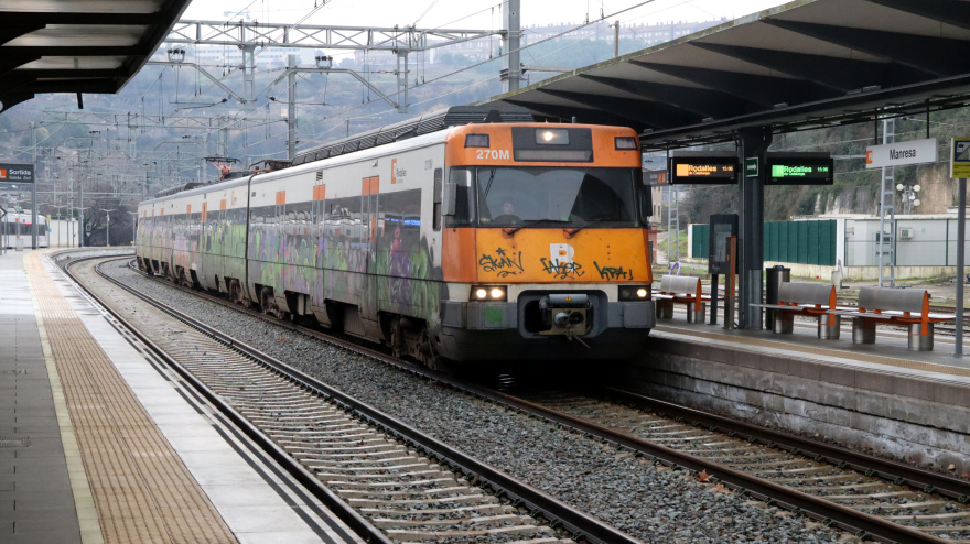 Primer tren que llega a Manresa des de la reanudación del servicio del R4