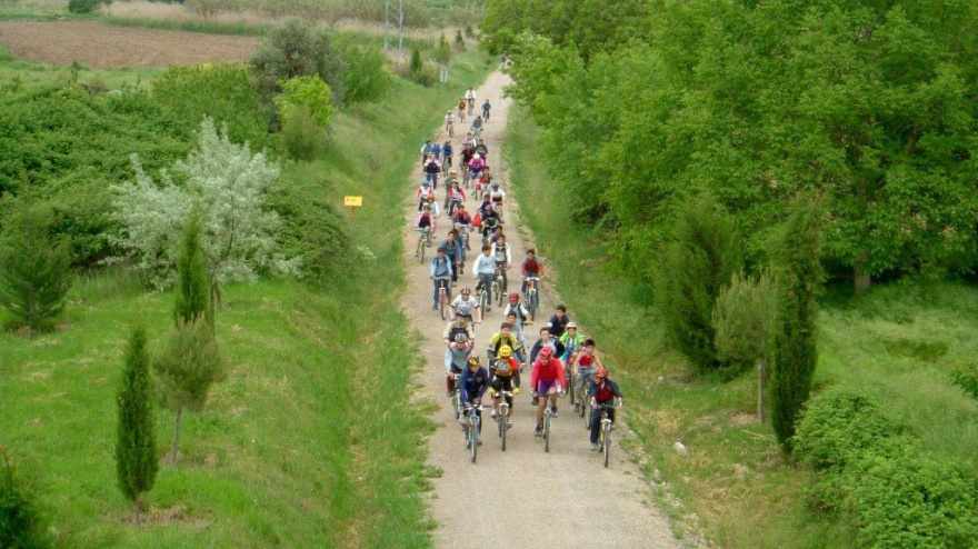 Ciclistas por vías verdes