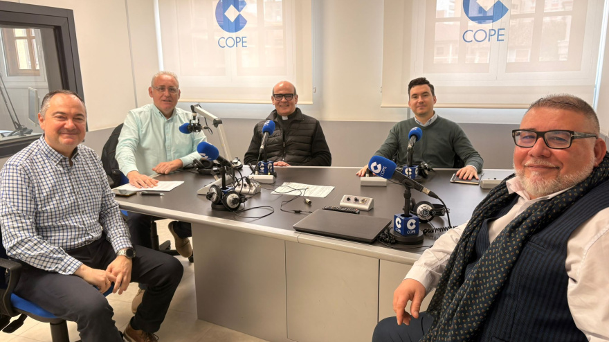 La Cofradía del Cristo del Rescate visita COPE Nazarena