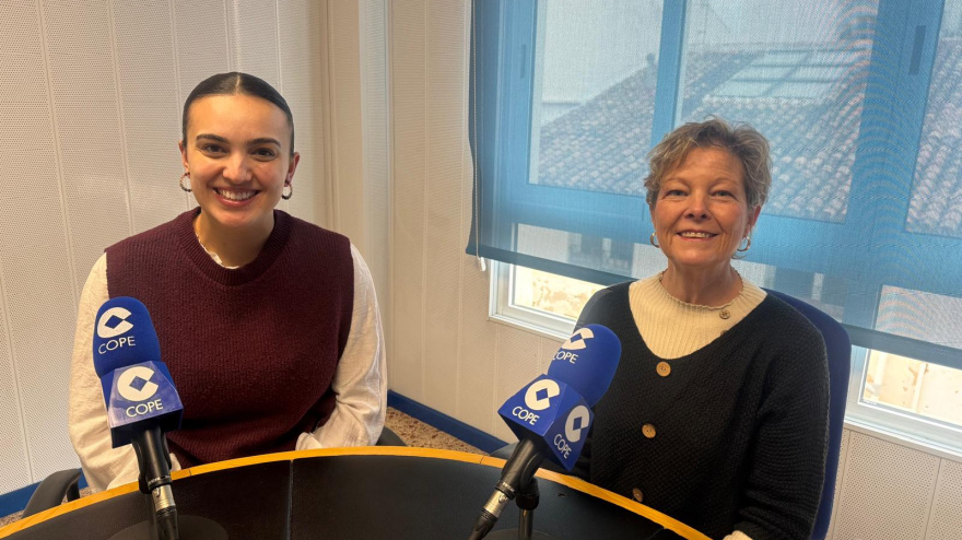Paula Argudo, Fallera Mayor de Dénia y María Luisa Bisquert, presidenta de la Falla Saladar