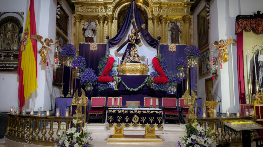 El altar ya está listo para la gran cita