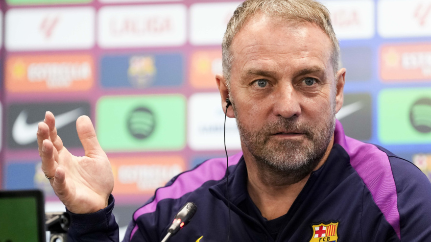 Hansi Flick habla con los medios en la previa del partido en San Mamés con el Athletic.