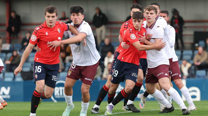 Imagen del último duelo del Pontevedra, en campo del filial de Osasuna