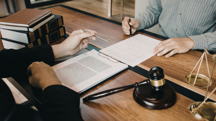 Imagen de archivo de un abogado y un juez