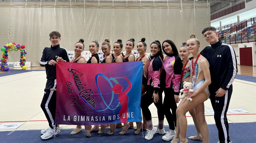 Parte de la expedición del Club Gimnasia Rítmica Costa Tropical que se desplazó a Vícar