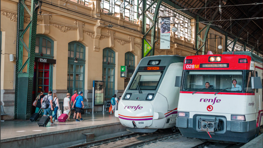 Trenes en la Estación del Norte de Valencia