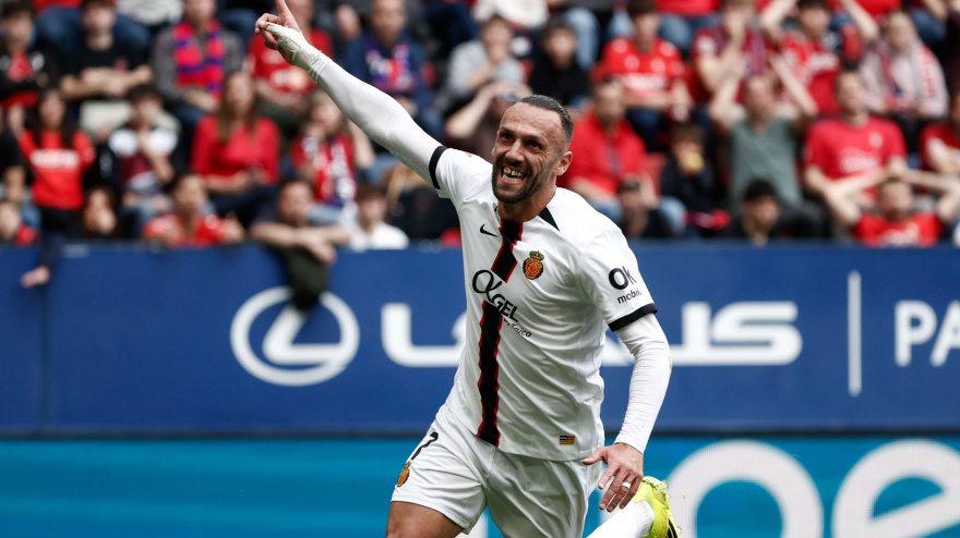 Muriqi celebra su gol, en el Osasuna - Mallorca